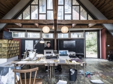 artists working in the Capanna-atelier in the Colonia (summercamp building) at the former Eni Village in Borca di Cadore - photo Giacomo De Donà
