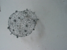  marta allegri, in vaso, metallic net, 20x20 cm, 2014 - photo courtesy of the artist