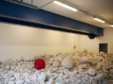 Agner, installazione (part.), 100 metri cubi di croda dolomitica, 1.600 metri di corda da arrampicata (foto. Giacomo De Dona)
