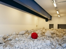 Agner, installazione (part.), 100 metri cubi di croda dolomitica, 1.600 metri di corda da arrampicata (foto. Giacomo De Dona)