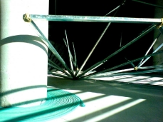 Jonathan Vivacqua, Senza titolo, struttura da cartongesso in alluminio, spago, corda da arrampicata, 2012, dimensioni variabili, foto bea