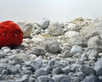 Agner, installazione (part.), 100 metri cubi di croda dolomitica, 1.600 metri di corda da arrampicata (foto. E. Bertaglia)