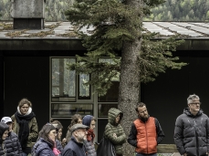 Openstudio start: accesso alla Colonia, ex portineria, ora palazzina uffici/bookshop di Dolomiti Contemporanee -  Foto: Giacomo De Donà