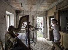 triomomentum performa casso, secondo set, stalla di casso - foto giacomo de donà