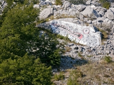 area cava abbandonata a Casso, ericailcane/kabu, senza titolo, 2012, 6x3 m. ca