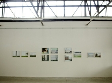 Kai-Uwe Schulte-Bunert, Normale, fotografie incorniciate, installazione ambientale, dimensioni variabili, 2012