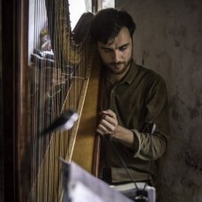 triomomentum performa casso, secondo set, stalla di casso - foto giacomo de donà