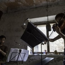 triomomentum performa casso, secondo set, stalla di casso - foto giacomo de donà