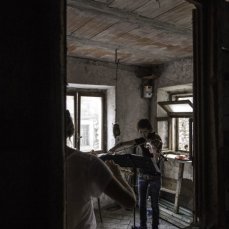 triomomentum performa casso, secondo set, stalla di casso - foto giacomo de donà