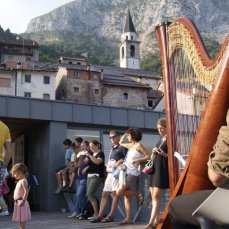 triomomentum performa casso, primo set, plancia allo spazio