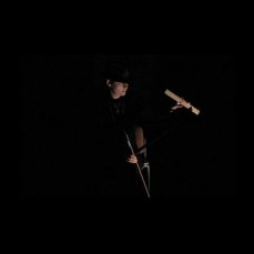 sandra hauser durante una delle sue performance sonore - foto courtesy dell\'artista