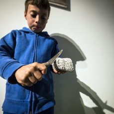 una conchiglia vuota, gli abitanti di casso realizzano nello spazio la performance di alessandro piangiamore (enrico) - foto giacomo de donà