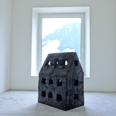 aron demetz_tragödie der eindeutigkeit (casa)_roccedimenti_foto giacomo de donà