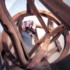 chunga wacra, chunga wacra (part), 2010/2013, legno, tessuto, alghe, cera, catrame, grafite bianca, bamboo, palloncini, 150x160x130 cm - foto giacomo de donà
