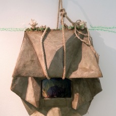michele gabriele, quadro senza titolo, con impronte di t-yong chung, 2013, olio su tela,cemento, coralli, corda, conchiglie, 70x60x30 cm - foto michele gabriele