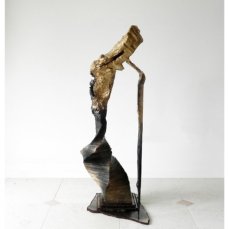 davide zucco, lower body universe, legno, albero secco, colla, vernice spray, terra, pannello con foglio di alluminio, 132x40x40 cm, 2012 - courtesy dell\'artista