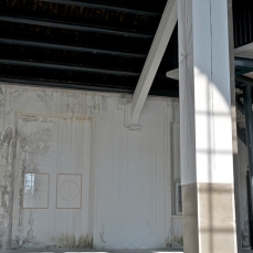 davide zucco, may I ask you all for silence, 40x40x360 cm, cemento, legno, assi, olio, 2011, foto a. montresor