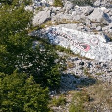area cava abbandonata a Casso, ericailcane/kabu, senza titolo, 2012, 6x3 m. ca