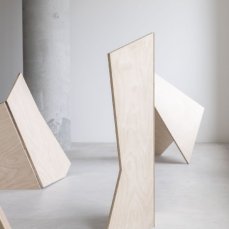 Federica Clerici, Aperture, installazione dimensioni variabili, sculture mobili: multistrato betulla marino e cerniere, 2016–2024