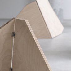 Federica Clerici, Aperture, installazione dimensioni variabili, sculture mobili: multistrato betulla marino e cerniere, 2016–2024