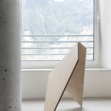 Federica Clerici, Aperture, installazione dimensioni variabili, sculture mobili: multistrato betulla marino e cerniere, 2016–2024