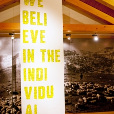 giocando con le regole/play by the rules - Federico Lanaro - We Believe, acrilico e pennarello su tela, 100 x 400 cm, 2012,  Courtesy Studio d\'Arte Raffaelli - foto giacomo de dona