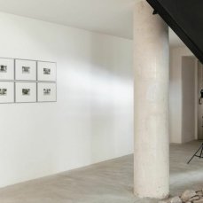 Giacomo Segantin, Stone grab, 2024, Stampa a pigmenti su carta fotografica, passe-partoute, 40x30 cm, 2024