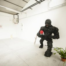 Gino Blanc, Kong plastic evolution, 2012, scultura con missile, polietine, ferro, CA2CO3, legno, bitume, colore ad olio, glitter, vetro, marmo, lingua mozzata, pianta in vaso, 230x120x110 cm., foto Giacomo De Dona