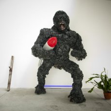 Gino Blanc, Kong plastic evolution, 2012, scultura con missile, polietine, ferro, CA2CO3, legno, bitume, colore ad olio, glitter, vetro, marmo, lingua mozzata, pianta in vaso, 230x120x110 cm., foto Giacomo De Dona
