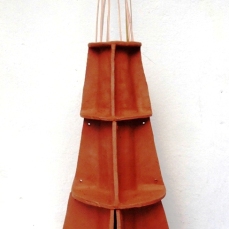 gola hundun - studio per sorgente (gorgoglio delle creature), terracotta e giunco - 2014 foto courtesy artista