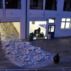 Agner, installazione (part.), 100 metri cubi di croda dolomitica, 1.600 metri di corda da arrampicata (foto. E. Bertaglia)