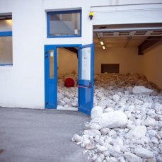 Agner, installazione (part.), 100 metri cubi di croda dolomitica, 1.600 metri di corda da arrampicata (foto. Giacomo De Dona)