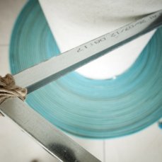 Jonathan Vivacqua, Senza titolo, struttura da cartongesso in alluminio, spago, corda da arrampicata, 2012, dimensioni variabili, foto giacomo de dona