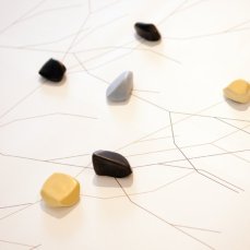 Ludovico Bomben / Marina Ferretti, Sistema di arrampicamento, 2012, supporto ligneo, carta stampata, pomelli in ceramica, 250x350 cm, 2012_foto Giacomo De Don