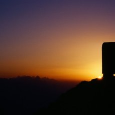 mario tome\', bivacco della bernardina, foto, 100x70 cm, 2011, courtesy dell\'artista