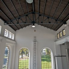 mario tomé, ama la libertà e si ribella quando qualcuno prova in qualsiasi modo a limitarla, installazione, scala in acciaio 900x380 cm, stelle alpine sotto vetro, 44x27,5 cm, dimensioni variabili, 2011, foto a. montresor