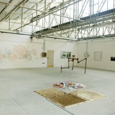 Marta Allegri, Senza titolo, installazione con rete metallica, misure variabili, 2006-2012 - foto giacomo de dona\'