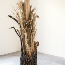 mattia bosco, senza titolo, legno di rovere, 145x70x54 cm, 2014, foto di giacomo de dona\'
