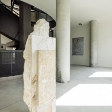 mattia bosco, senza titolo, marmo palissandro, 155x60x60 cm, 2012, foto di giacomo de dona\'