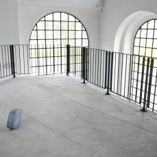 minji kim, a blue pill, marmo, 39x29x18 cm, 2010, foto a. montresor