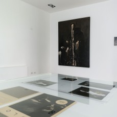Nicola Samorì - Uri Aran - Solo table (di Paolo de Biasi) - Solo, a group exhibition - foto Nicola Noro