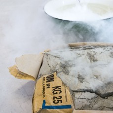 Nina Canell - Perpetuum Mobile (25 Kg) - Solo, a group exhibition - foto Nicola Noro