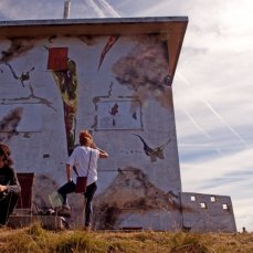 open in painting_rifugio brigata alpina cadore, nevegal, belluno_agosto 2013_il muro di davide zucco_foto giacomo de dona