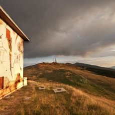 open in painting_rifugio brigata alpina cadore, nevegal, belluno_agosto 2013_il muro di davide zucco_foto giacomo de dona