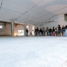 Ex Cartiera di Vas, Opening Paper weight, nell\'hangar, lavoro residuale di Maja Thommen, dopo il tifone.   Foto: Giacomo De Donà