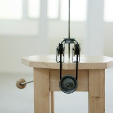 paride petrei, macchina per immortalare l\'ipofisi, materiali vari, 165x30x30 cm, 2009 - foto giacomo de donà