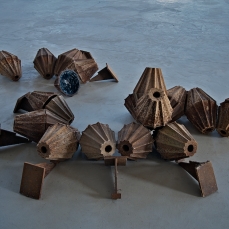 alessandro pavone, innesco, assemblaggio, ferrofusioni, dimensioni variabili, 2011, foto a. montresor