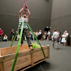 dc_questa-sosta-performance-tome_2012_sollevamento2