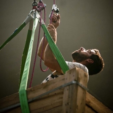 dc_questa-sosta-performance-tome_2012_sollevamento_evidenza