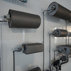 Roberto Pugliese, Kinetik Orchestra, 2011, metallo, plexiglass, magneti, circuiti, 120 x 70 x 20 cm, Dolomiti Contemporanee, Sass Muss, Installazione nel Padiglione Schiara, in Contractions, a cura di D. Capra, courtesy dell\'artista e Galerie Mario Mazzoli, Berlin, part., foto A. Montresor
